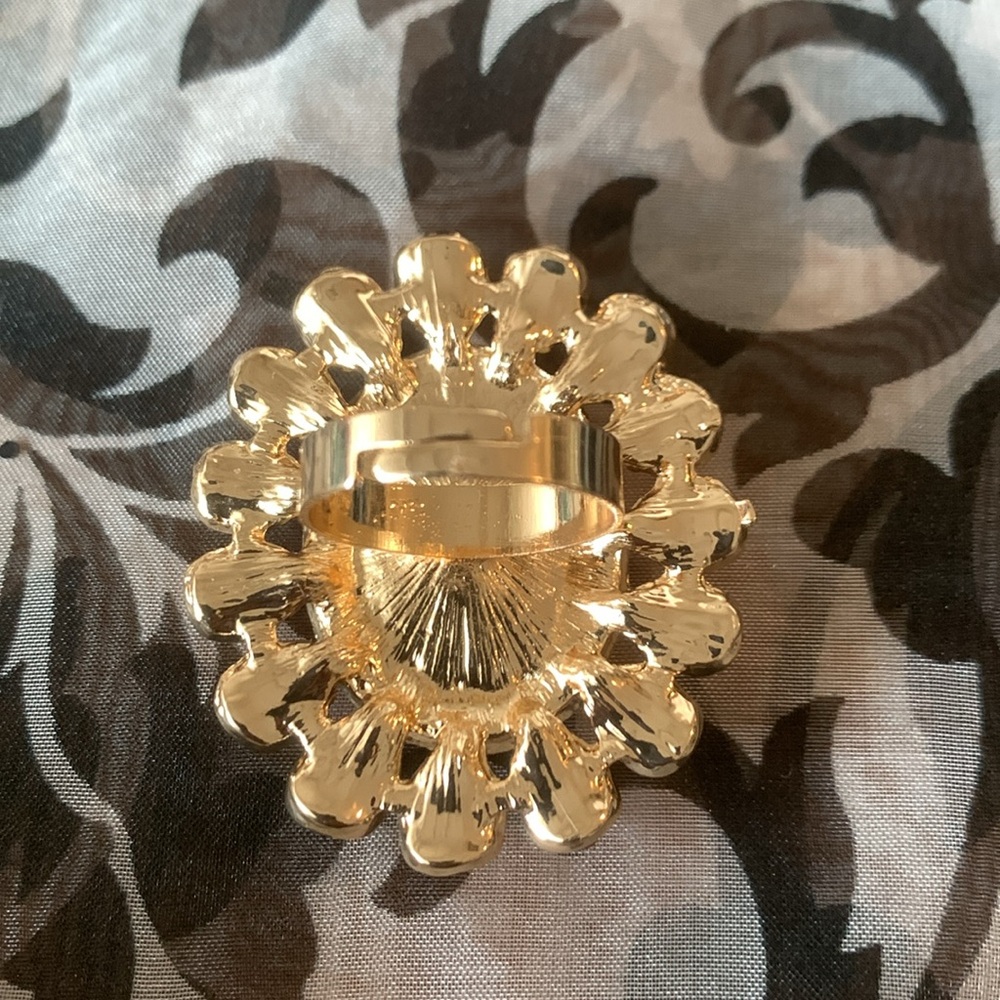 Pink statement Ring - Picture 2 of 2